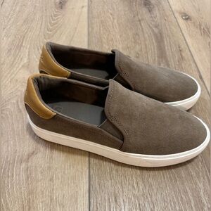 UGG woman’s/mens  Tan and Brown Slip-On Loafers